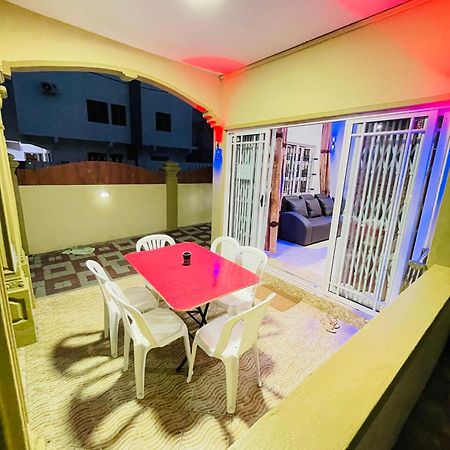 RS Villas: Beachfront Apartments with Pool and Wi-Fi Flic en Flac Exterior photo