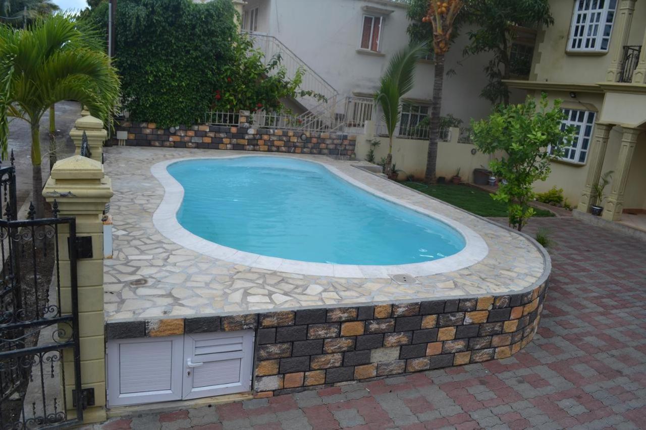 RS Villas: Beachfront Apartments with Pool and Wi-Fi Flic en Flac Exterior photo