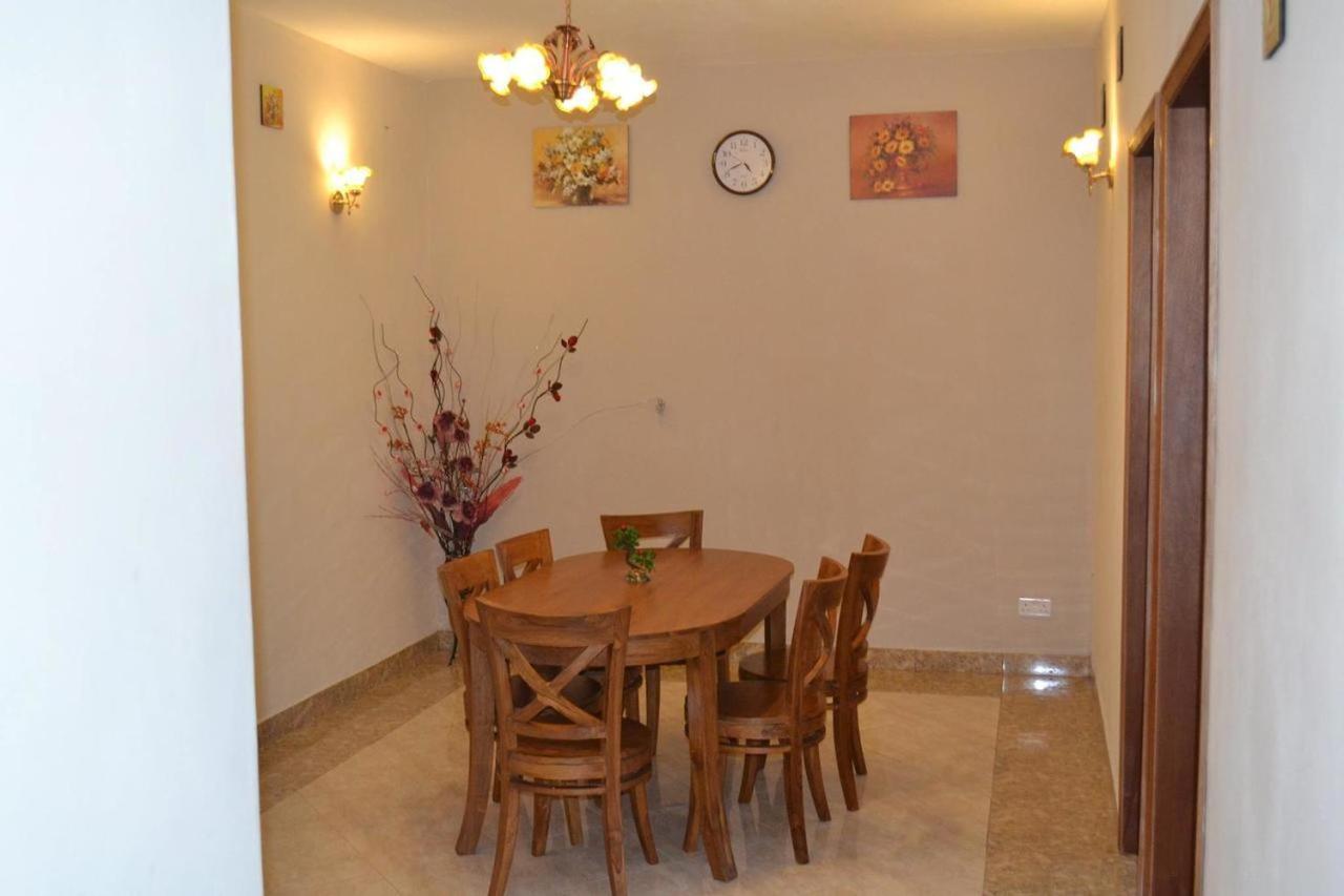 RS Villas: Beachfront Apartments with Pool and Wi-Fi Flic en Flac Exterior photo