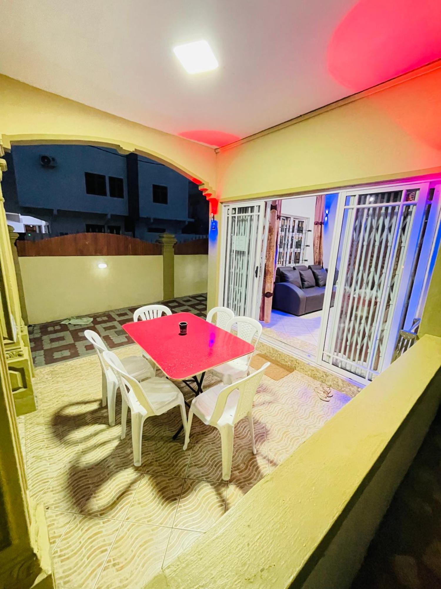 RS Villas: Beachfront Apartments with Pool and Wi-Fi Flic en Flac Exterior photo
